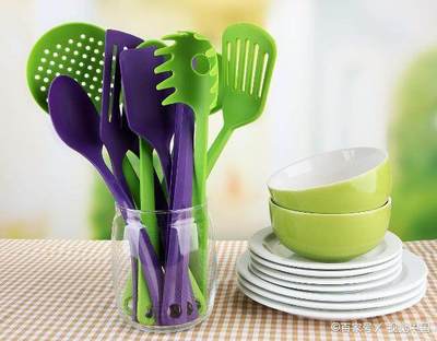 厨房塑料制品焕新秘籍 清洁、除味、去渍全攻略